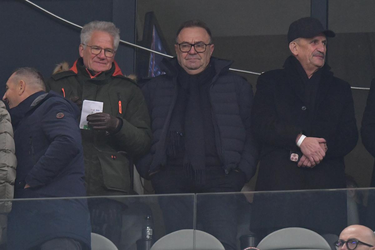 3 momente inedite la U Cluj - FCSB: chitară pe gazon, ultrasul Boc și un gest SUPERB al lui Șut