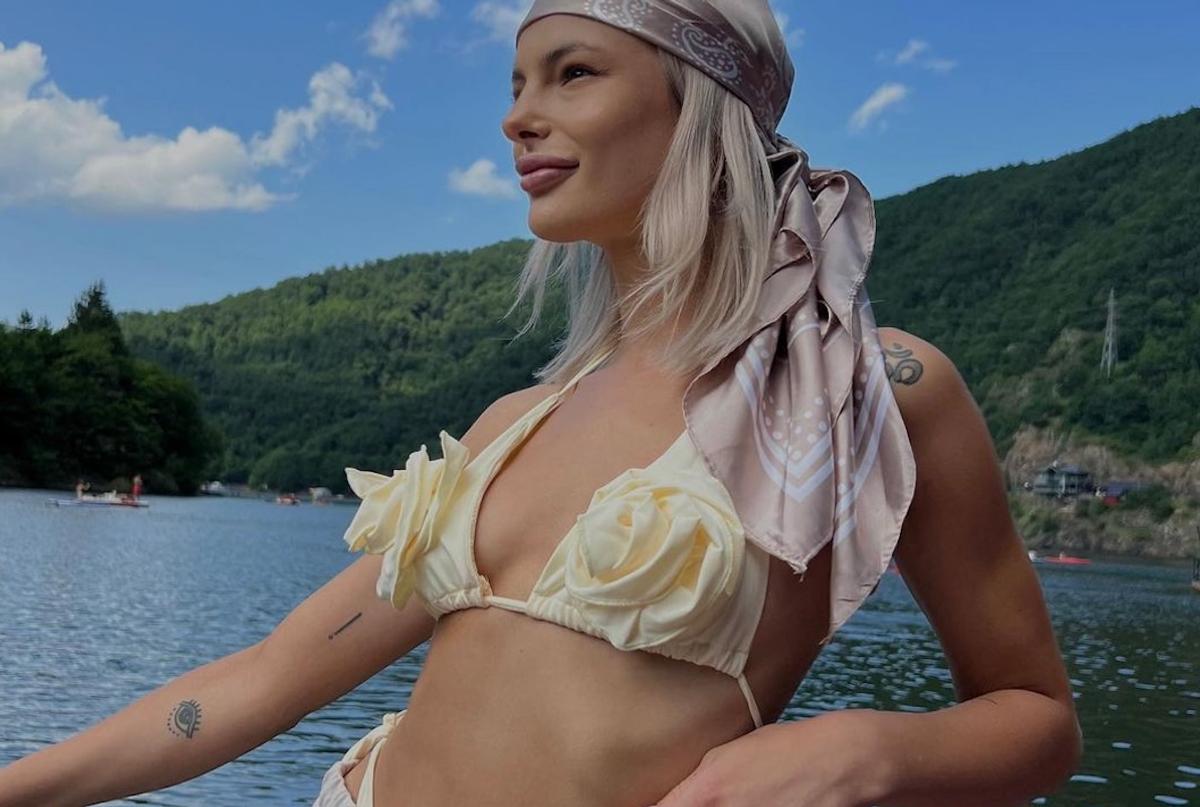 Iubita vedetei de la Rapid, pe teren imediat după victoria cu UTA » Cum au fost suprinși cei doi