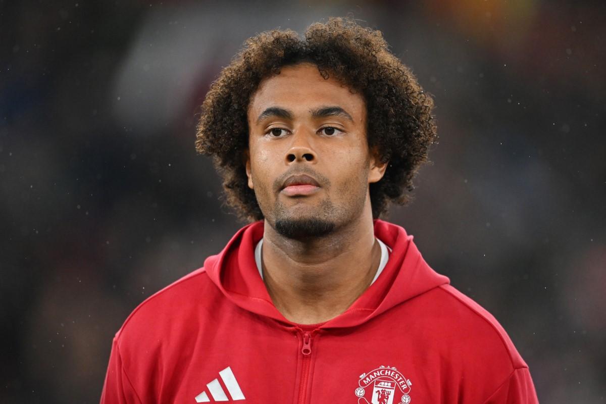 „Intrăm pe teren!” » Jucătorul de 40 de milioane a ajuns subiect de glume printre fanii lui Manchester United. Ce s-a auzit pe Old Trafford