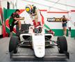 „Dacă ți-e frică, n-ai șanse!” » Povestea puștiului din România care „aleargă” cu 250 km/h la Imola sau Barcelona, cu speranța de Formula 1