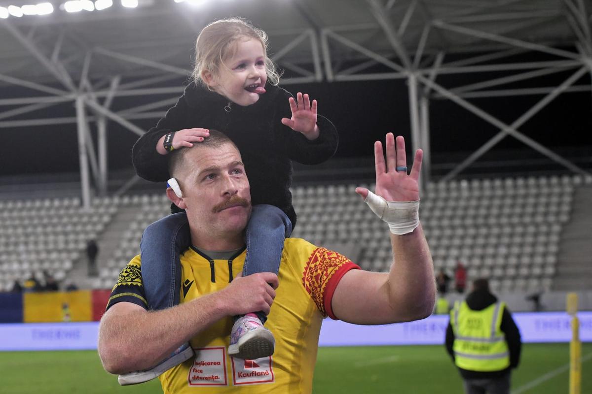 Fotoreporterul GSP a surprins imaginea serii după România – Tonga: tatuaj spectaculos, cu un urs, pentru un rugbyst român