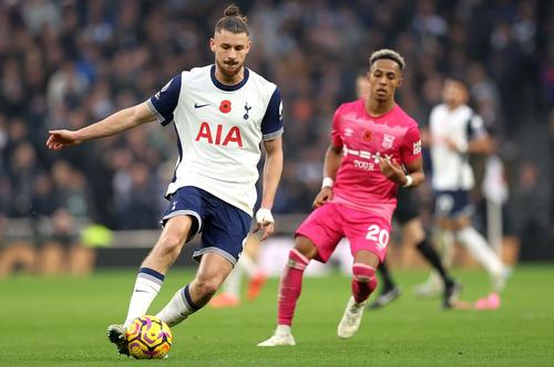 Radu Drăgușin, în ultimul meci disputat cu Tottenham, contra lui Ipswich // foto: Guliver/gettyimages