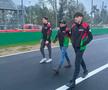 „Dacă ți-e frică, n-ai șanse!” » Povestea puștiului din România care „aleargă” cu 250 km/h la Imola sau Barcelona, cu speranța de Formula 1