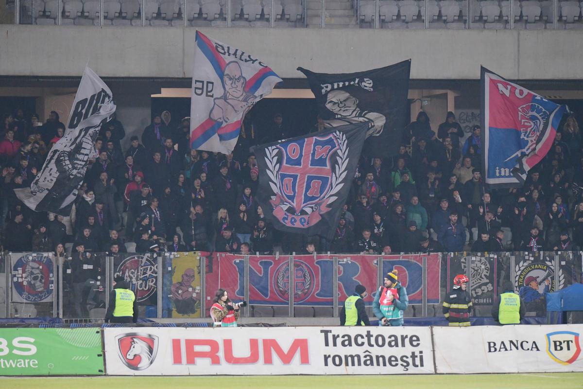 3 momente inedite la U Cluj - FCSB: chitară pe gazon, ultrasul Boc și un gest SUPERB al lui Șut