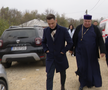 Preoți-antrenori, 2500 de mici, mămăligă amestecată cu bormașina și o galerie cu Mirel Rădoi, Claudiu Răducanu sau Adi Ilie prezenți » GSP a asistat la „cuplajul anului”, la o parohie: „Mama nu m-a lăsat, dar m-a vopsit mamaie”