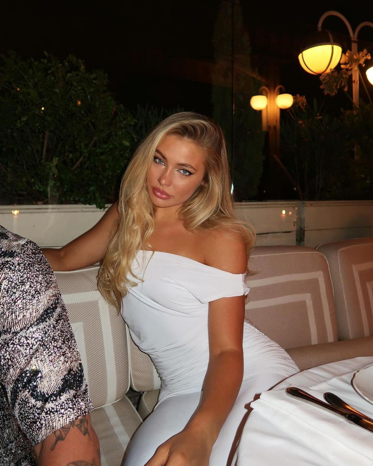 Și-a etalat corpul perfect pe marginea piscinei, înaintea Jocurilor Olimpice de iarnă: „Ne vedem la Milano”