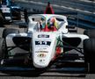 „Dacă ți-e frică, n-ai șanse!” » Povestea puștiului din România care „aleargă” cu 250 km/h la Imola sau Barcelona, cu speranța de Formula 1