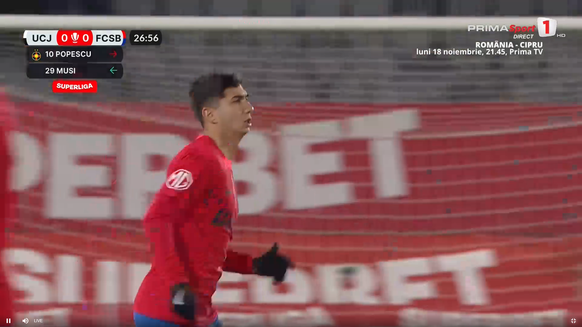Tavi Popescu, scos în minutul 27 din U Cluj - FCSB. Consolat cu greu