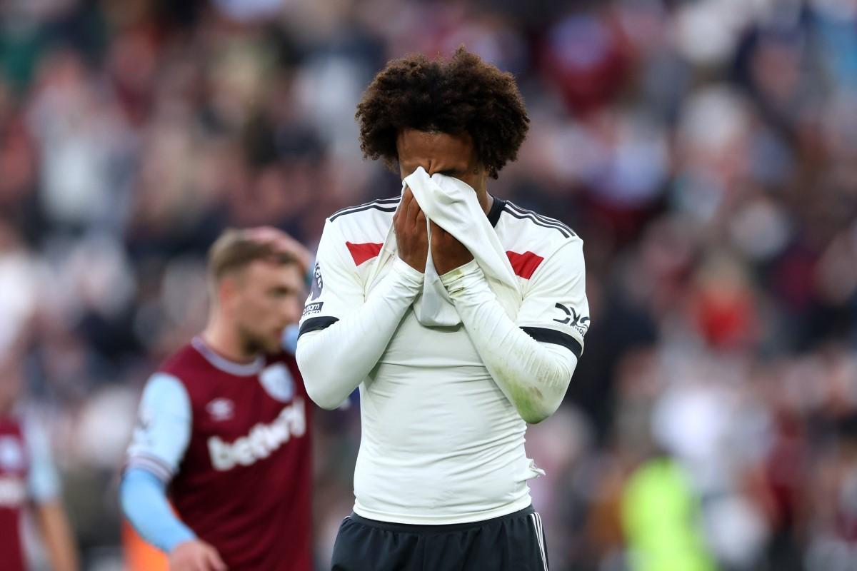 „Intrăm pe teren!” » Jucătorul de 40 de milioane a ajuns subiect de glume printre fanii lui Manchester United. Ce s-a auzit pe Old Trafford
