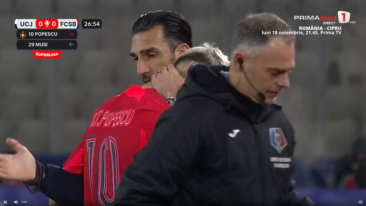 Tavi Popescu, scos în minutul 27 din U Cluj - FCSB. Consolat cu greu