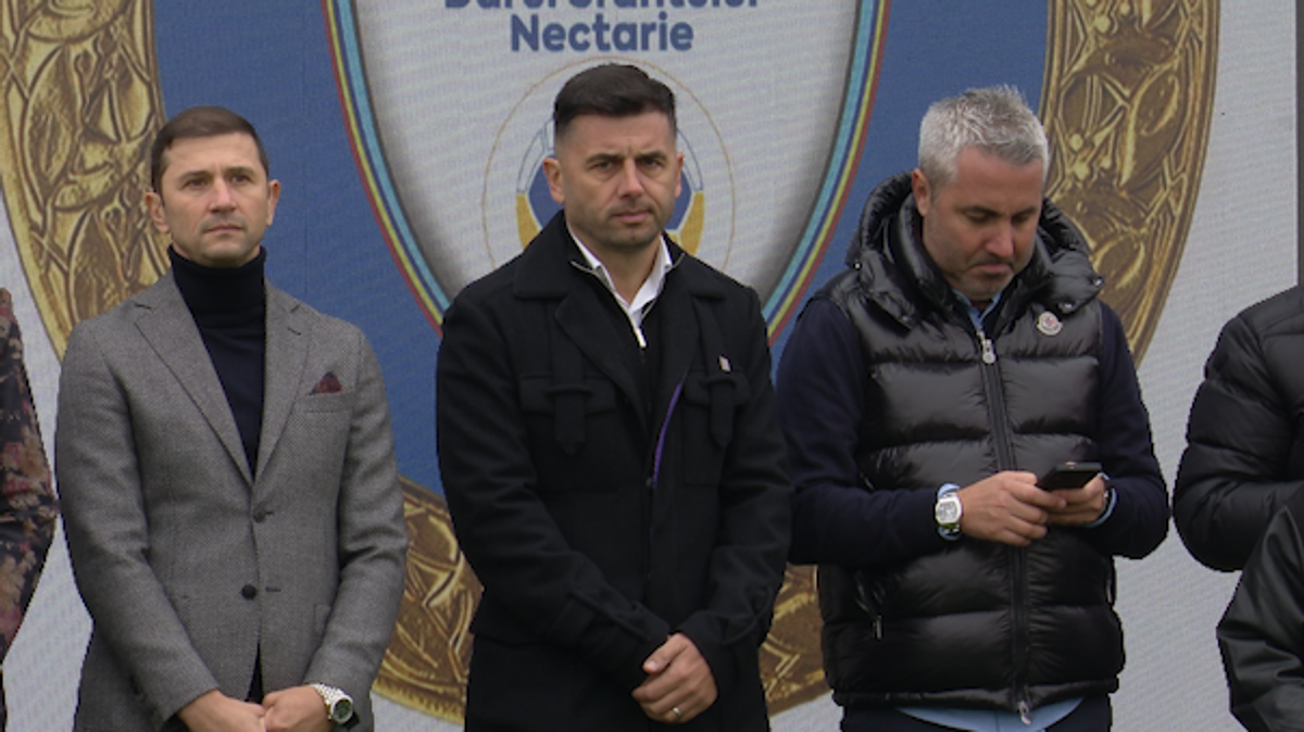 Preoți-antrenori, 2500 de mici, mămăligă amestecată cu bormașina și o galerie cu Mirel Rădoi, Claudiu Răducanu sau Adi Ilie prezenți » GSP a asistat la „cuplajul anului”, la o parohie: „Mama nu m-a lăsat, dar m-a vopsit mamaie”