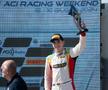 „Dacă ți-e frică, n-ai șanse!” » Povestea puștiului din România care „aleargă” cu 250 km/h la Imola sau Barcelona, cu speranța de Formula 1