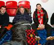 Suporterii lui Manchester United la evenimentul Stadium Sleep Out / foto: X @MU_Foundation