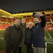 Foștii jucători ai lui Manchester United la evenimentul Stadium Sleep Out / foto: X @MU_Foundation