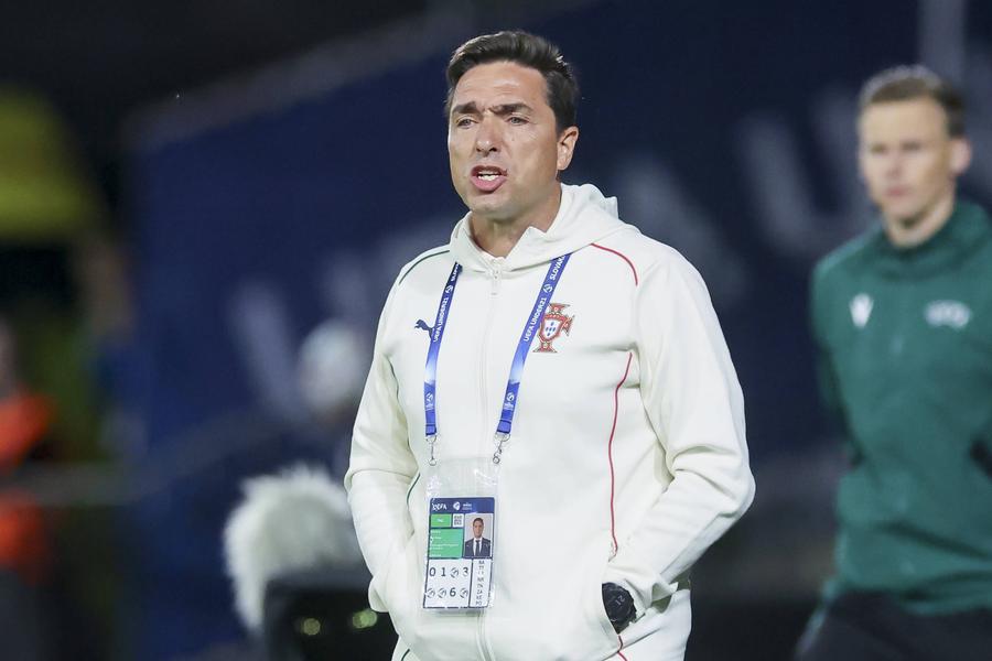 Primul antrenor aflat pe lista lui Rotaru la Craiova, după debarcarea lui Rădoi » A pregătit Portugalia U21 în ultimii 15 ani