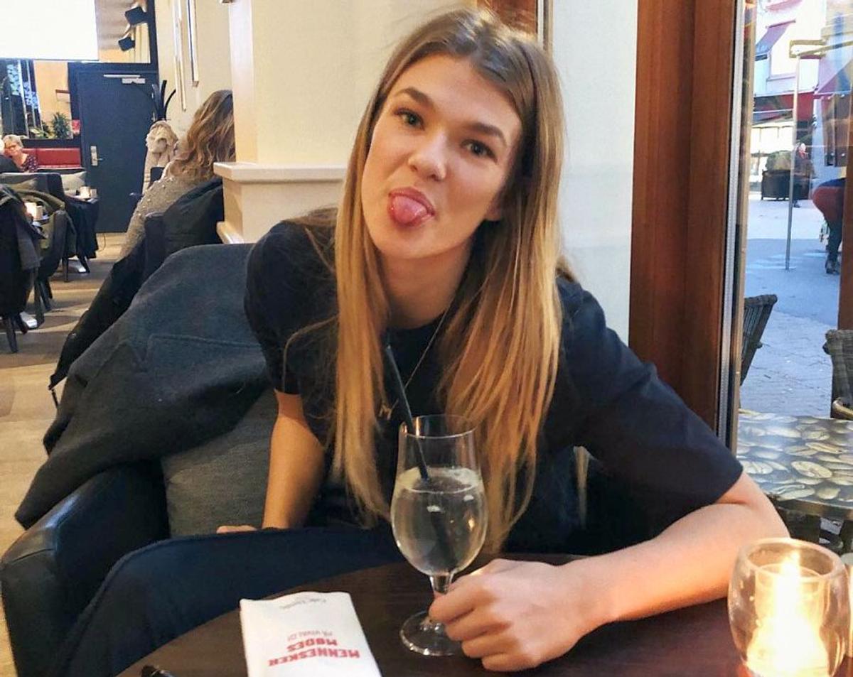 GALERIE FOTO Denisa Dedu are o rivală pe măsură pentru titlul de cea mai frumoasă portăriță de la Mondial