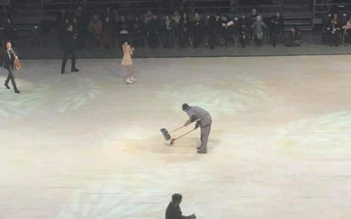 VIDEO Imagini incredibile! Fiasco cu țevi sparte și găuri în gheață la show-ul lui Evgeni Plushenko de la Cluj! Multiplul campion olimpic acuză, după ce a căzut: „Parcă era Fontana di Trevi! Aţi văzut vreodată aşa ceva?”
