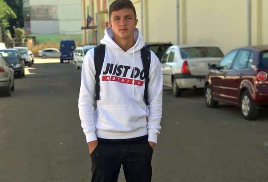 Un tânăr fotbalist abandonat de club e ajutat de Anamaria Prodan, Dan Alexa, Nicolae Stanciu și Alex Bourceanu: „De Crăciun se întâmplă miracole”