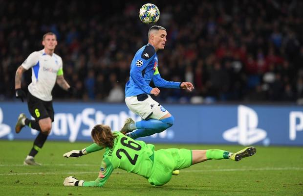 Napoli - Genk // VIDEO Gafă uriașă comisă de Maarten Vandevoordt, portarul de 17 ani al oaspeților
