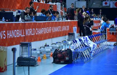CORESPONDENȚĂ DIN JAPONIA // Frigul şi noxele viciază Mondialul » Handbalistele acuză organizarea japonezilor