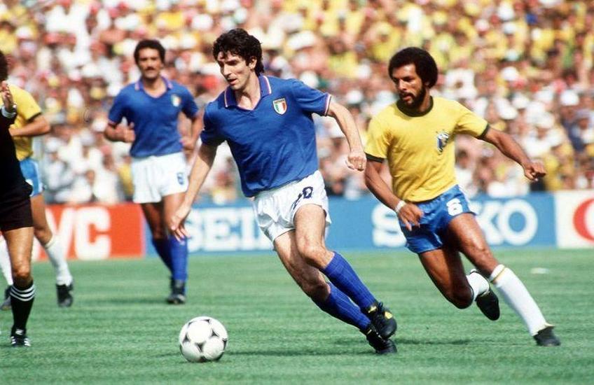 Paolo Rossi (în albastru, cadru apropiat) // Foto: Twitter @Reuters