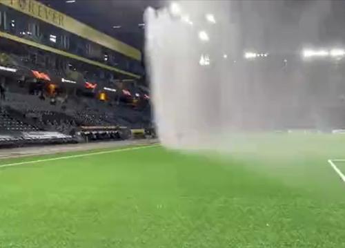 Elvețienii de la Young Boys Berna au udat suprafața sintetică de joc de pe arena Wankdorf, cu câteva momente înaintea meciului decisiv cu CFR Cluj, din grupa A de Europa League.