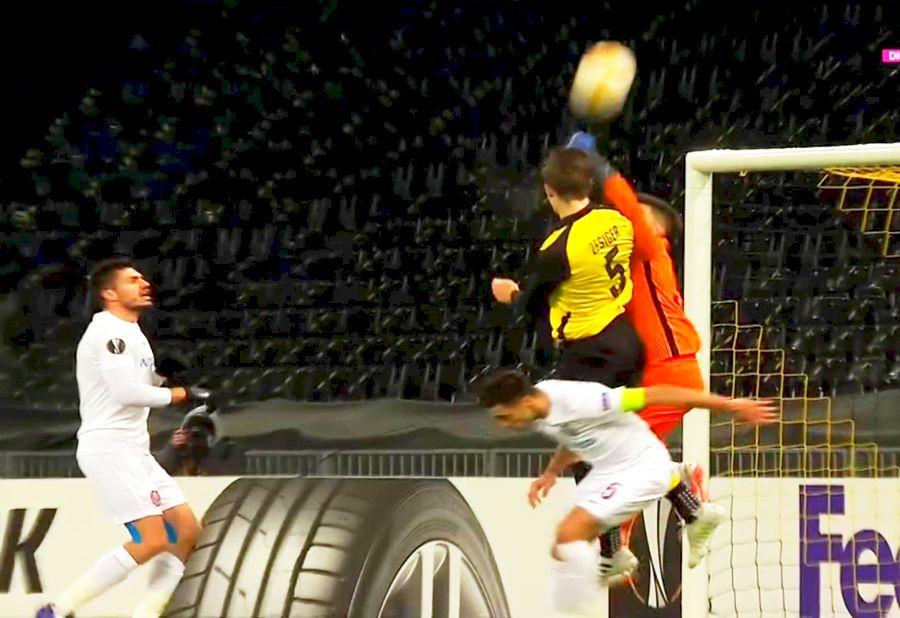FOTO: Captură @TV Digi Sport FOTO. FURIE! » A fost penalty la Bălgrădean? Adrian Porumboiu și Ion Crăciunescu au dat verdictul