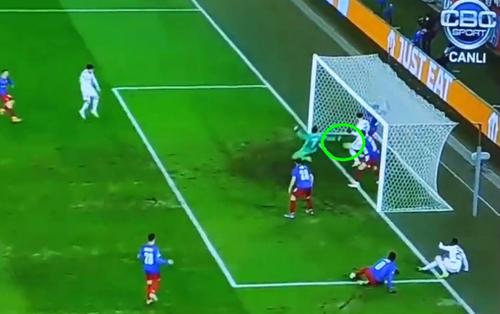 Arbitrul croat Fran Jovic a comis o gafă de proporții în meciul dintre FC Basel și Qarabag, scor 3-0, din ultima rundă a grupei C din Conference League.