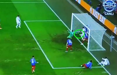 Mai rău ca in Liga 1 » Gafă incredibilă a arbitrilor în Conference League: cum a fost anulat un gol