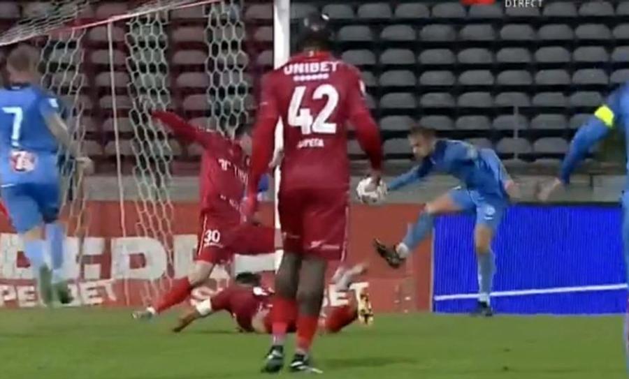 Alt gol cu mâna în Liga 1? Faza la care jucătorii Clinceniului au făcut scandal