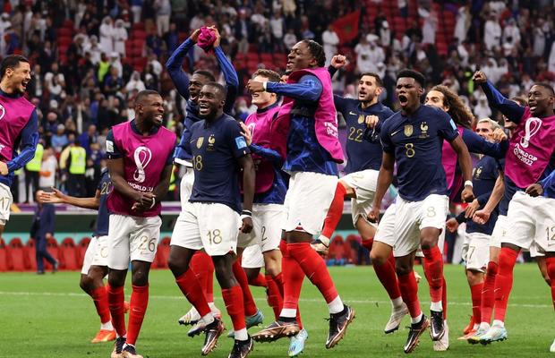 Oh là là! Anglia - Franța 1-2, în sferturile Campionatului Mondial de fotbal. Ovidiu Ioanițoaia, directorul Gazetei, a transmis de pe stadion: visul britanic, spulberat de Giroud!