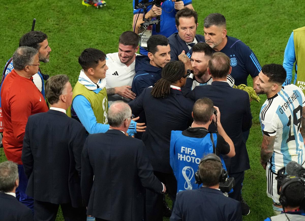 Explicația gestului făcut de Messi la finalul meciului dintre Țările de Jos și Argentina » De ce s-a bucurat în fața lui Van Gaal + L-a făcut praf în direct