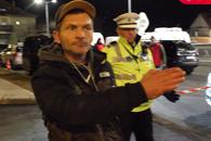Incident la inaugurarea arenei moderne din Sibiu » Escortat de poliție după ce a dat buzna cu forța în stadion: „S-au plătit 50 de milioane de euro, vreau să intru”