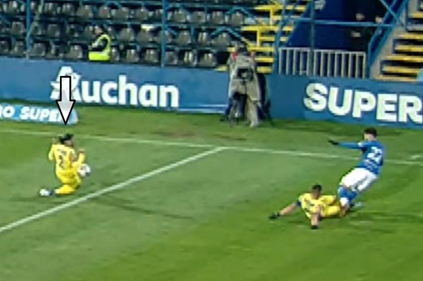 Nu este clar dacă brațul lui Marian Huja era în interiorul suprafeței de penalty
