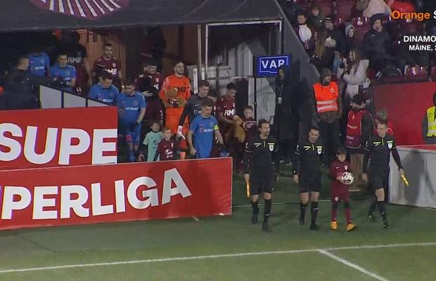 FCSB, ironizată de suporterii lui CFR Cluj » Ce s-a întâmplat înainte de startul partidei