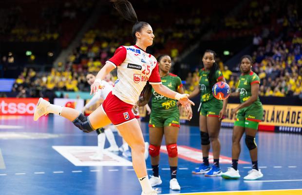 Două jucătoare au fugit din cantonamentul echipei de la CM de handbal feminin și sunt de negăsit » Naționala scrie istorie fără ele