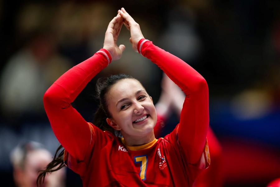 Eliza Buceschi, bucuroasă după meci Foto FR Handbal Ce a arătat victoria de la Mondial contra Japoniei: România poate să se apere și să înscrie consistent de la 9 metri