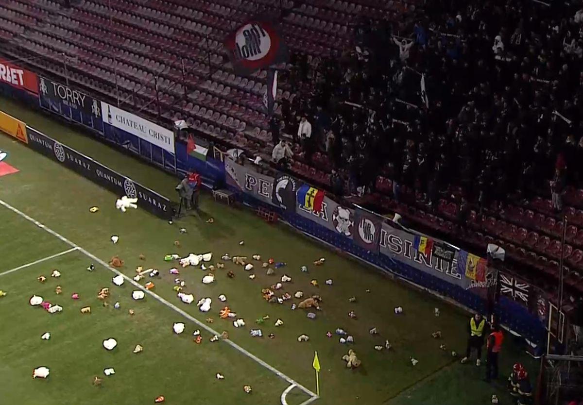 FCSB, ironizată de suporterii lui CFR Cluj » Ce s-a întâmplat înainte de startul partidei