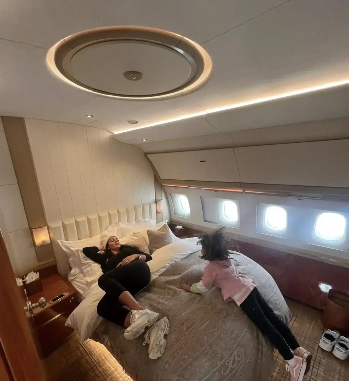 Cristiano Ronaldo și-a personalizat avionul. Cât costă și cum arată aeronava de lux a căpitanului portughez