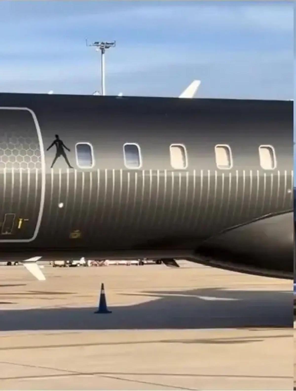Cristiano Ronaldo și-a personalizat avionul. Cât costă și cum arată aeronava de lux a căpitanului portughez