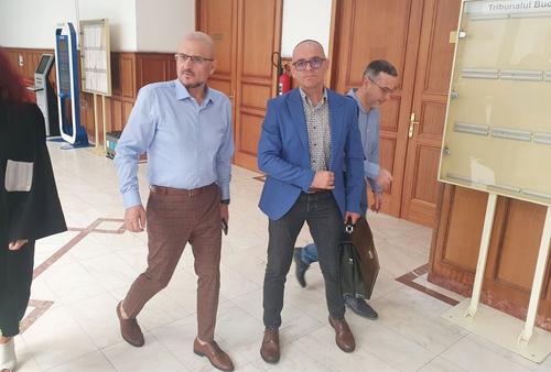 Adrian Mititelu, în stânga