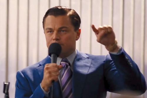 Leonardo DiCaprio, în celebra scenă din „The Wolf of Wall Street”