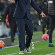 Daniele De Rossi (42 de ani), antrenorul lui Genoa, adeptul modei vechi