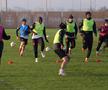 Thiam, Toma, Baba Alhassan, Lixandru, Ngezana, Pantea la antrenamentul oficial înainte de FCSB - Feyenoord // Foto: Andrei Furnigă (GSP)