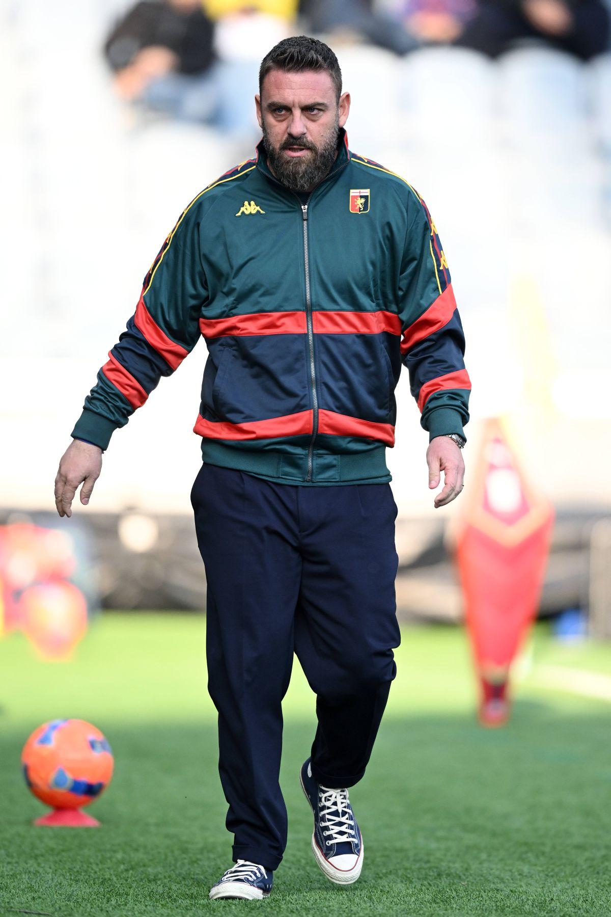 Daniele De Rossi, un antrenor de modă veche, încălțat cu Converse Chuck Taylor 70s