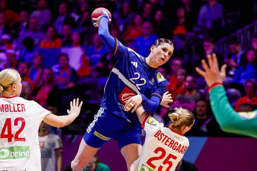 Tamara Horacek, în acțiune contra Danemarcei/Foto: Imago Images Danemarca, eliminată de la Mondial de Franța! Știm semifinalele turneului final din Olanda