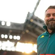 Daniele De Rossi (42 de ani), antrenorul lui Genoa, adeptul modei vechi