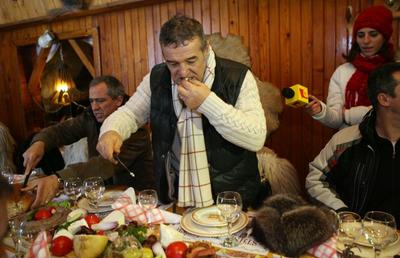 Brânza din meniul celor de la FCSB e de la oile lui Gigi Becali :) 3 momente antologice cu patronul stelist