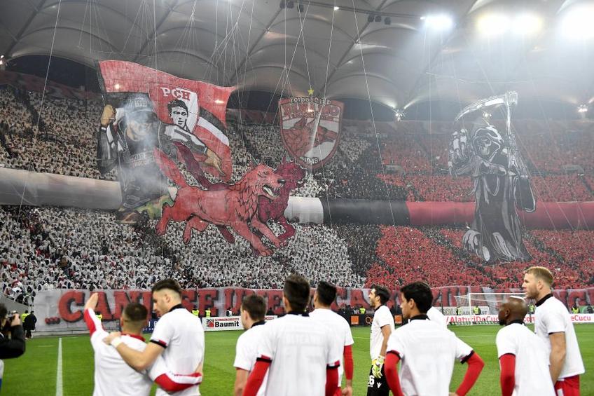 Suporterii lui Dinamo se implică activ pentru a-i susține pe jucători  / sursă foto: Imago Images