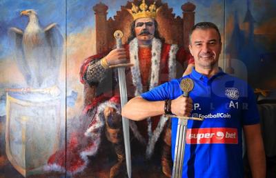 Daniel Pancu, protagonistul unei pagini întâi de senzație în Gazeta Sporturilor! Povestea fotografiei cu sabia și o pictură a lui Ștefan cel Mare